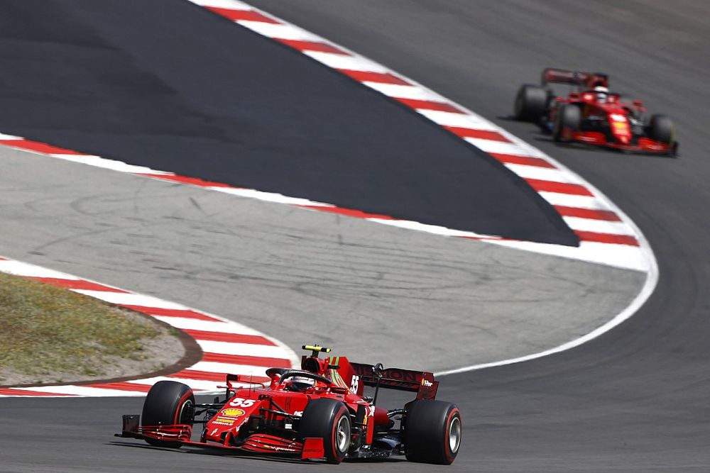 Carlos Sainz Jr., Ferrari SF21, Charles Leclerc, Ferrari SF21