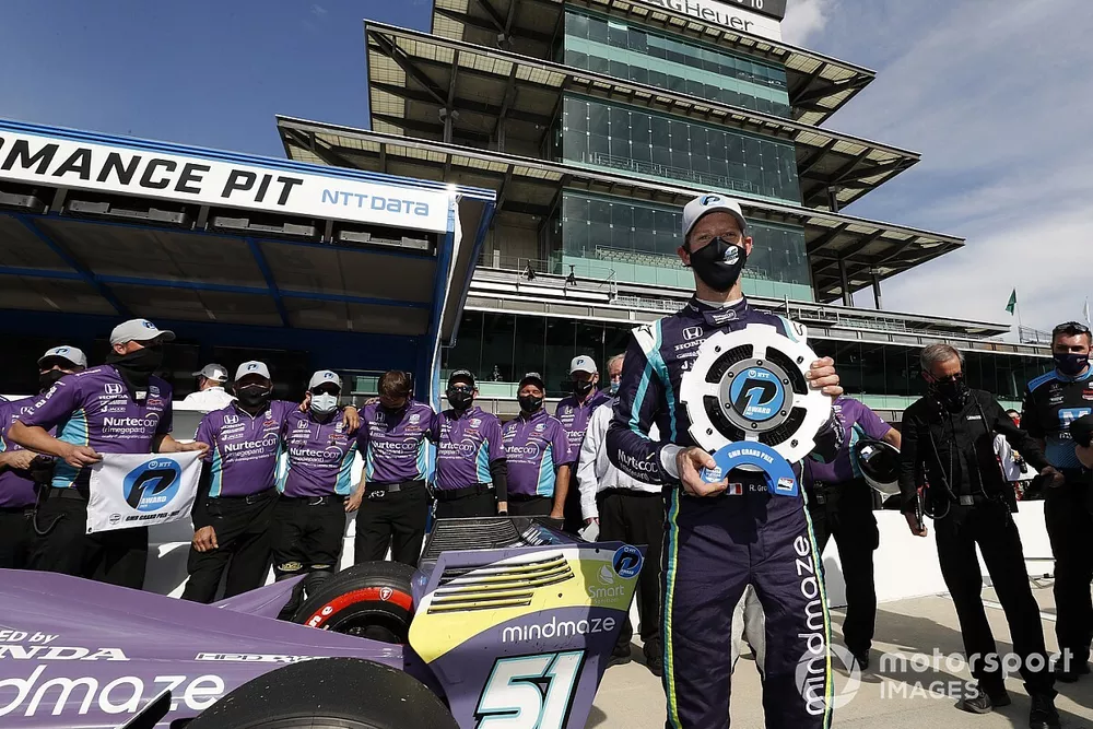 Pole award winner Romain Grosjean, Dale Coyne Racing with RWR Honda
