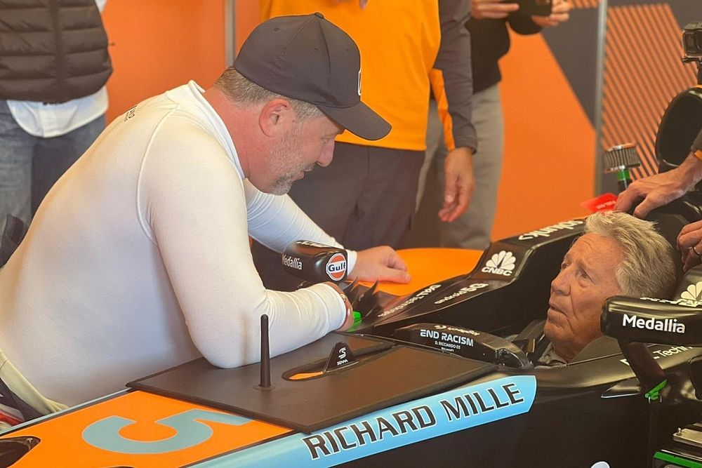 Mario Andretti prueba el F1 de McLaren de 2013 en Laguna Seca