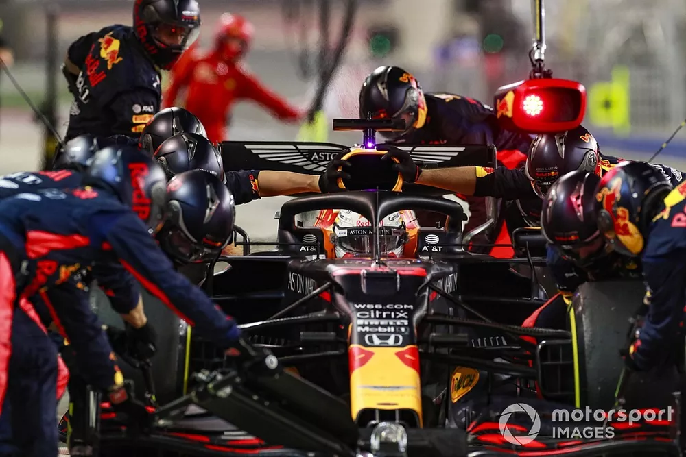 Max Verstappen, Red Bull Racing RB16, in the pits