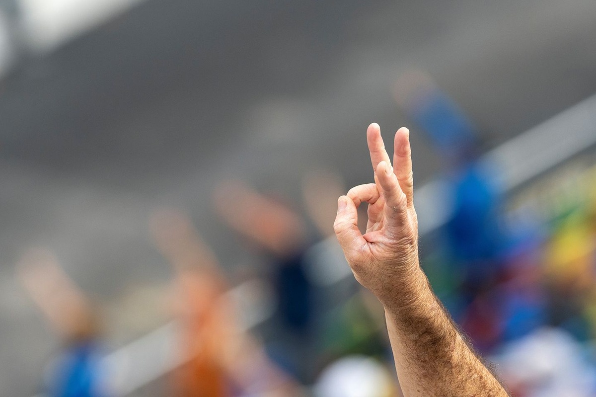 ‘3-finger salute’: Why NASCAR drivers made this touching gesture in the 2026 Daytona 500