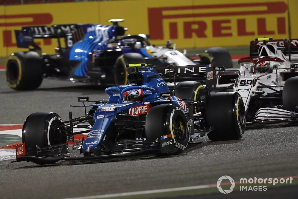 Esteban Ocon, Alpine A521, Antonio Giovinazzi, Alfa Romeo Racing C41, en Nicholas Latifi, Williams FW43B