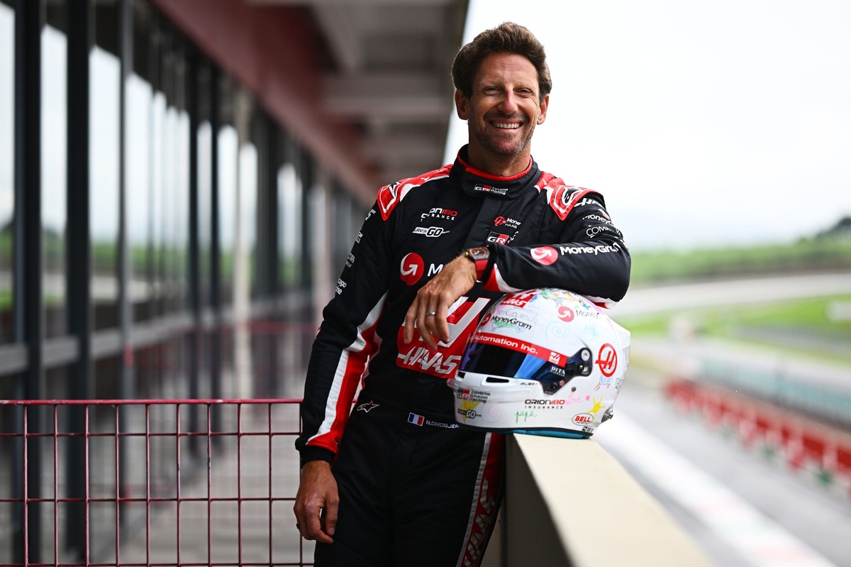 Romain Grosjean unveils special helmet for Haas F1 outing as he brings back unused 2020 design