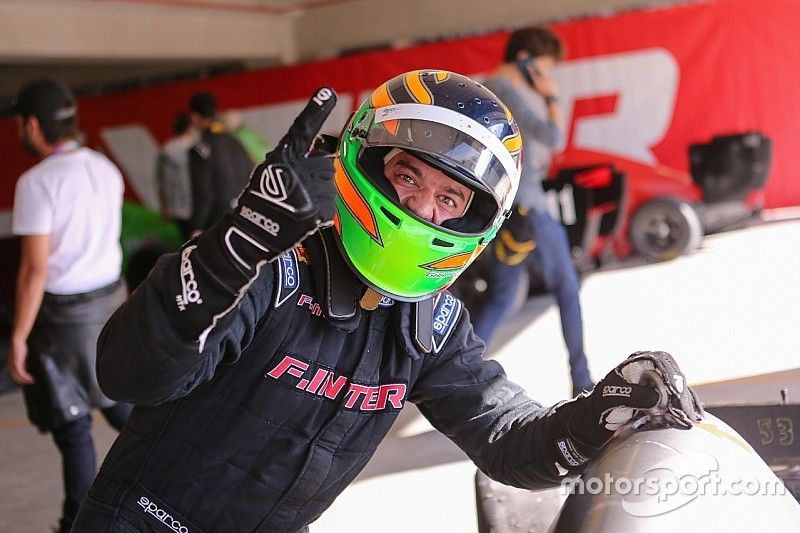 Piloto Bié comemora a conquista da pole para a 2a Corrida da 4a Etapa de 2019 - Foto Rodrigo Ruiz - F.Inter
