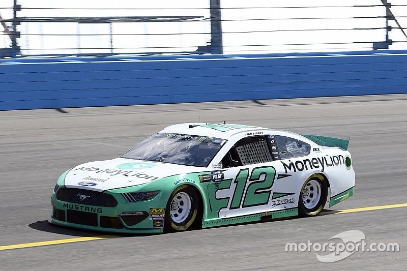 Ganador de la pole Ryan Blaney, Team Penske, Ford Mustang MoneyLion