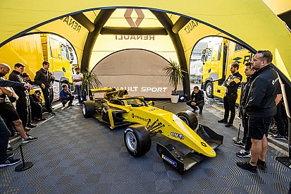 Tim Alonso berlaga di Formula Renault Eurocup