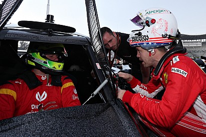 Vettel Mick Schumacherrel versenyezne a Ferrarinál