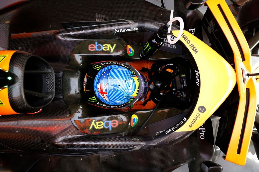Oscar Piastri, McLaren MCL38, en su cabina