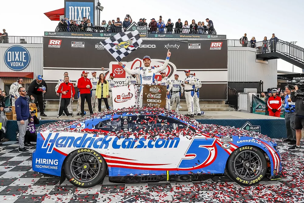 Race winner Kyle Larson, Hendrick Motorsports, Chevrolet Camaro