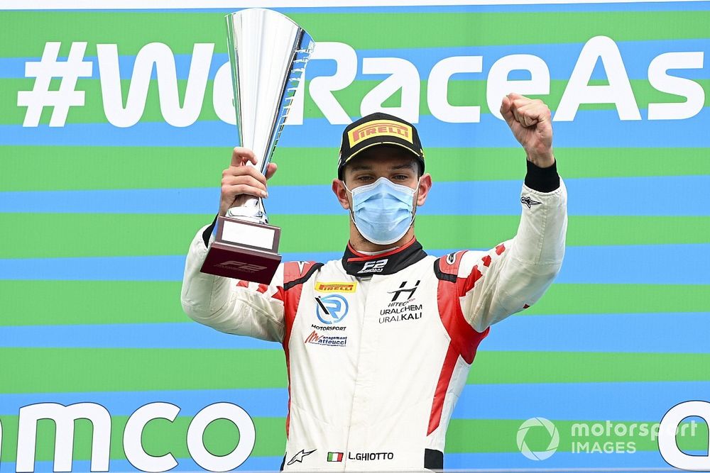 Race Winner Luca Ghiotto, Hitech Grand Prix on the podium