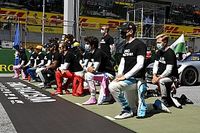 Unos se arrodillaron, otros no: el homenaje contra el racismo en Austria