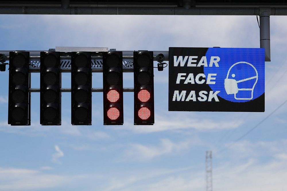 Wear Face Mask reminder on start finish straight