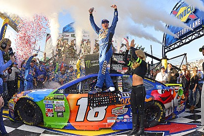 Kyle Busch aparece no fim e tira primeira vitória de Elliott