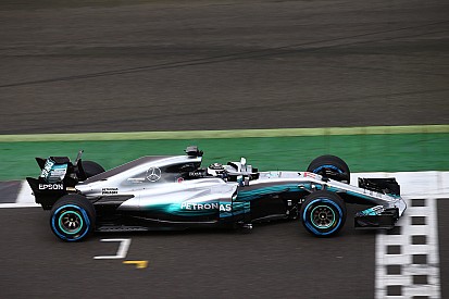 Mercedes test radicale T-vleugel, denkt nog na over haaienvin