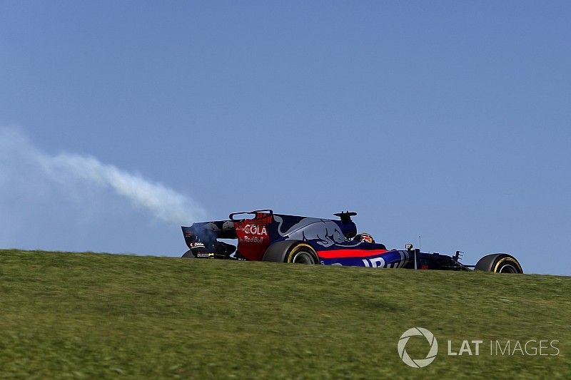 Brendon Hartley, Scuderia Toro Rosso STR12 con un problema en el motor