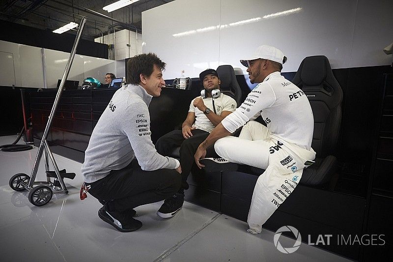 Toto Wolff, Director Ejecutivo de Mercedes AMG F1, Lewis Hamilton, Mercedes AMG F1, Nick Hamilton