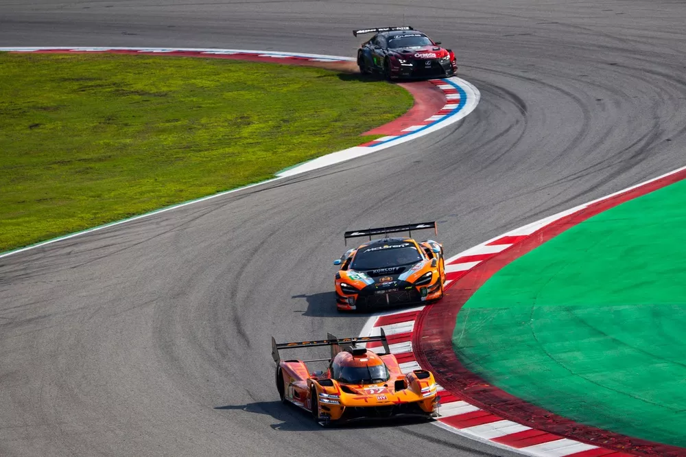 #17 Genesis Magma Racing Genesis GMR-001: Andre Lotterer, Pipo Derani, Mathys Jaubert