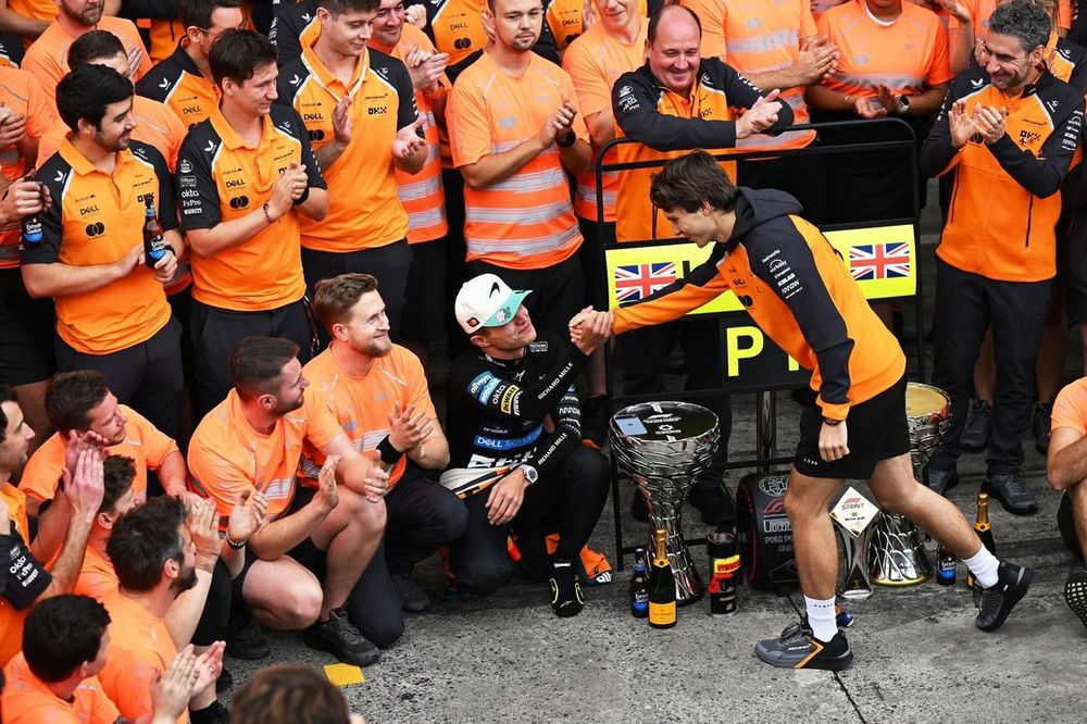 Lando Norris, McLaren, Oscar Piastri, McLaren