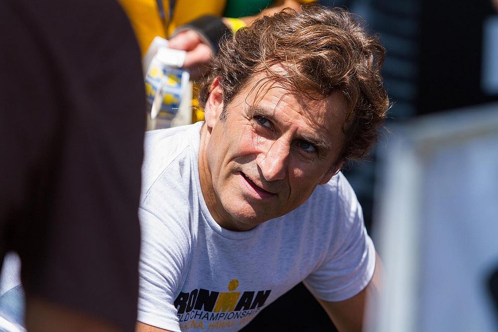 Alex Zanardi compite en el Triatl&oacute;n Ironman de Hawaii