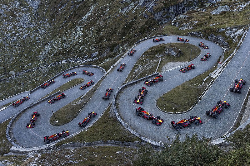 Fotostrecke: Sébastien Buemi mit dem RB8 auf dem Gotthard-Pass!