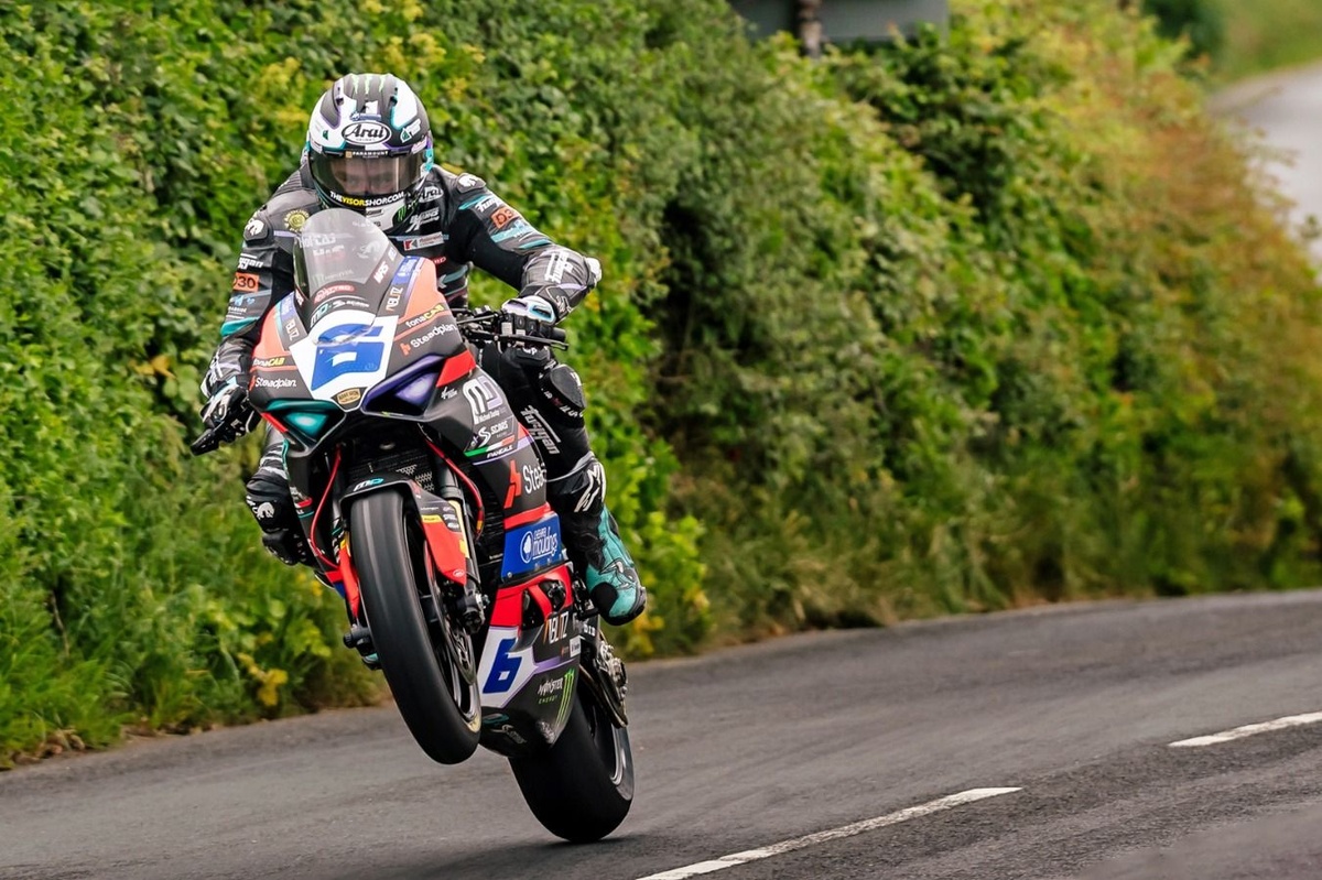 Isle of Man TT 2026: Michael Dunlop earns ninth consecutive Supersport win