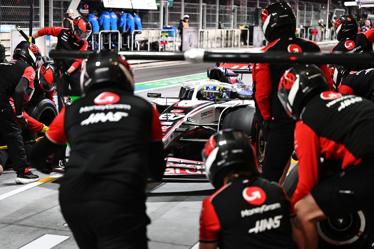 Deux arrêts obligatoires au Qatar : "Ça va détruire la course" selon Komatsu