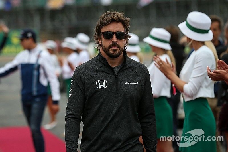 Fernando Alonso, McLaren en el desfile de pilotos