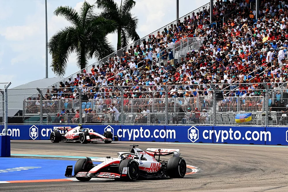 Kevin Magnussen, Haas VF-22, Mick Schumacher, Haas VF-22