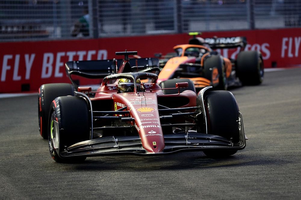 Charles Leclerc, Ferrari F1-75, Lando Norris, McLaren MCL36