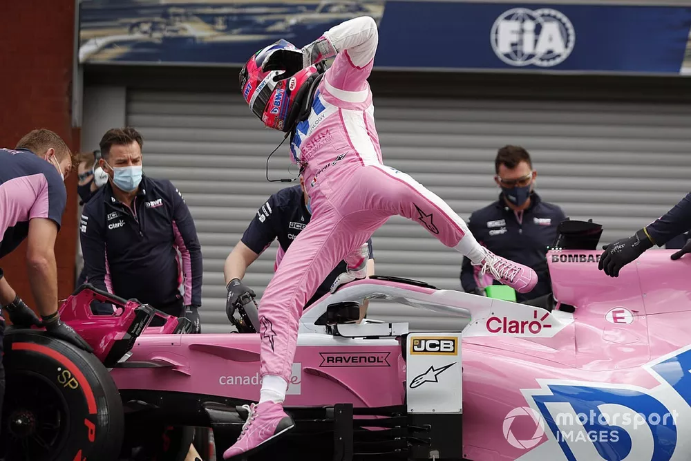 Sergio Perez, Racing Point, descend de sa voiture