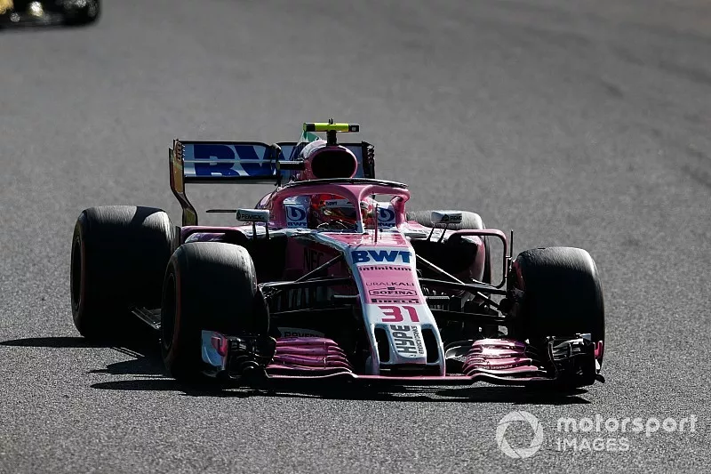 Esteban Ocon, Racing Point Force India VJM11, devant Carlos Sainz Jr., Renault Sport F1 Team R.S. 18