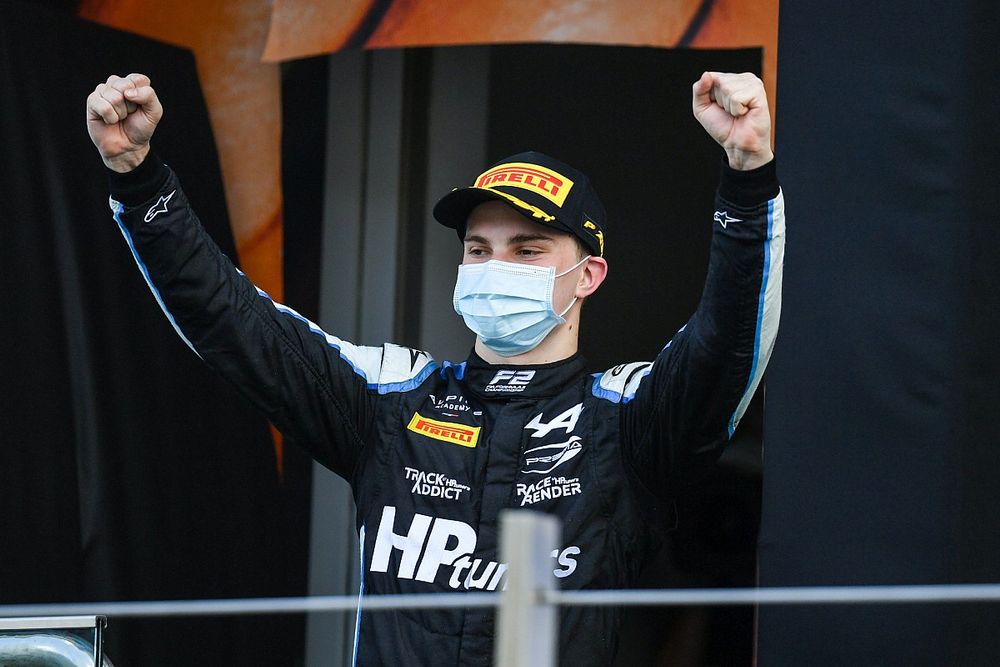 Oscar Piastri, Prema Racing celebra la victoria en el podio