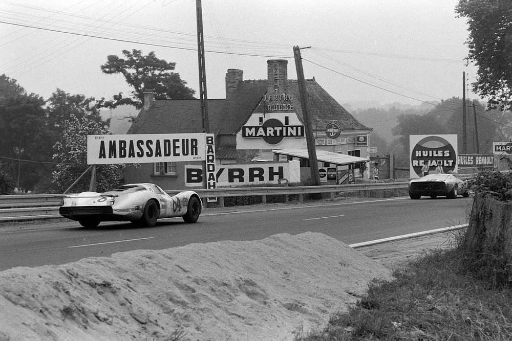 Hermann persigue a Ickx en Le Mans 1969