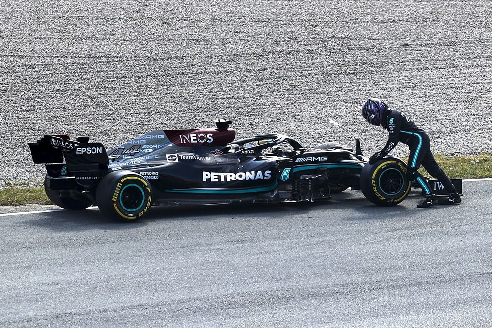 Lewis Hamilton, Mercedes W12, breaks down during FP2