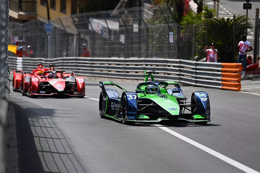 Nick Cassidy, Envision Racing, Audi e-tron FE07, Oliver Askew, Andretti Motorsport, BMW iFE.21