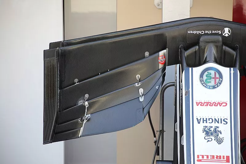 Aler&oacute;n delantero del Alfa Romeo Racing C38