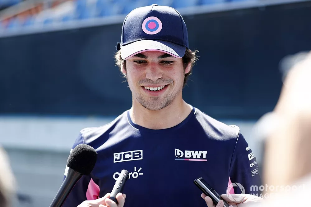 Lance Stroll, Racing Point, parle aux m&eacute;dias avec Lleyton Hewitt