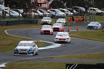 Sandown 500: Russell wins wild first qualifying race