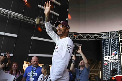 Hamilton szomorú amiatt, ami a McLarennél és a Williamsnél történik