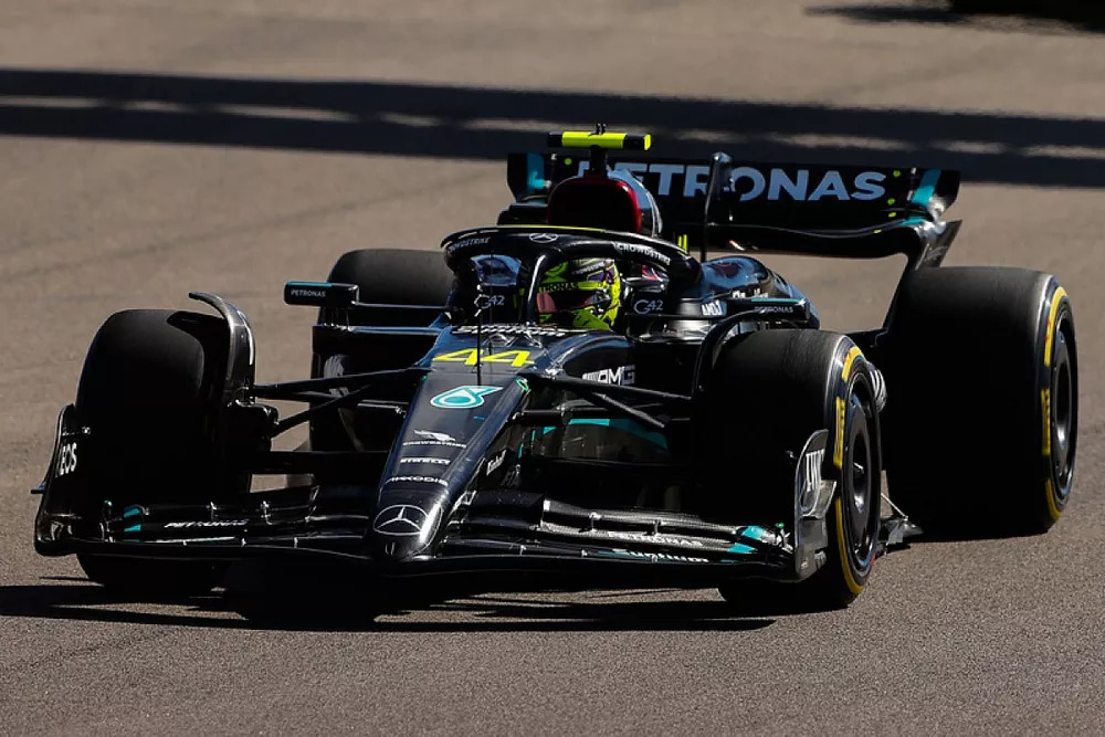 Lewis Hamilton, Mercedes F1 W14, Charles Leclerc, Ferrari SF-23