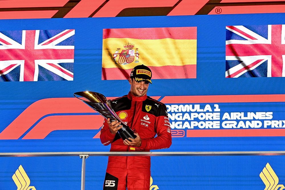 Podio: ganador Carlos Sainz, Scuderia Ferrari