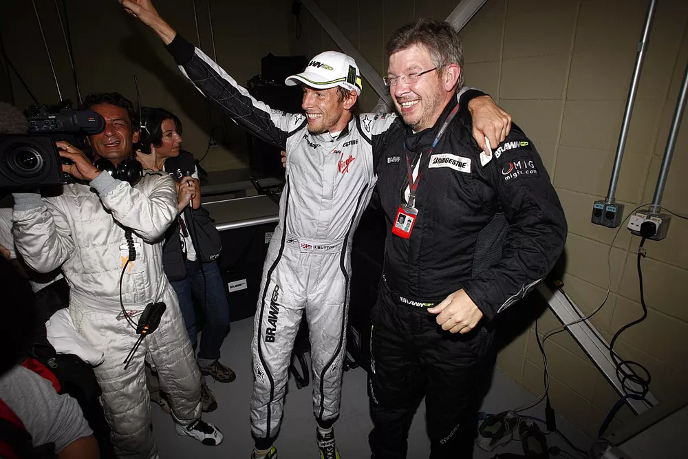 Jenson Button, Brawn GP BGP001 Mercedes, 5th position, celebrates with Ross Brawn, Team Principal, Brawn GP