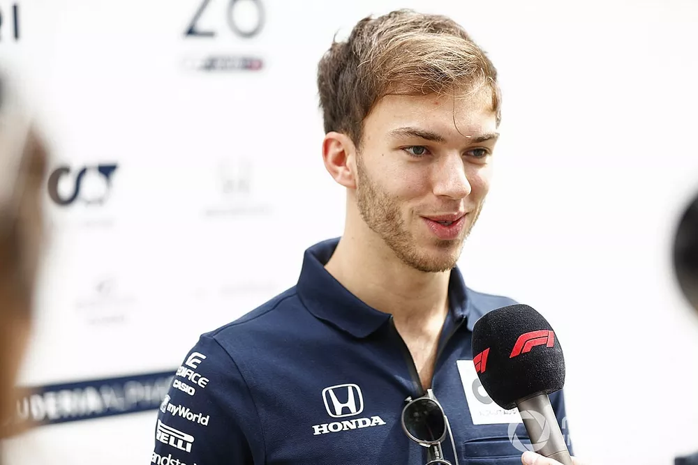 Pierre Gasly, AlphaTauri, parle &agrave; la presse