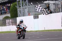 WSBK | Toprak arrasa en Donington con su segundo triplete consecutivo
