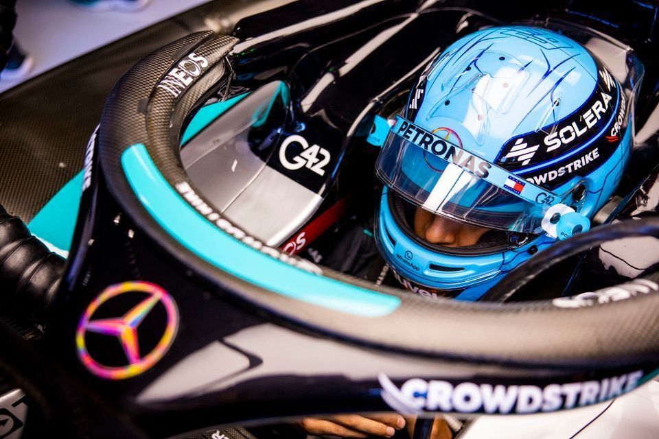 George Russell, Mercedes-AMG F1 Team, w kokpicie