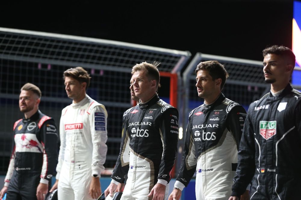 Los pilotos de FE se alinean en la l&iacute;nea de meta de Londres