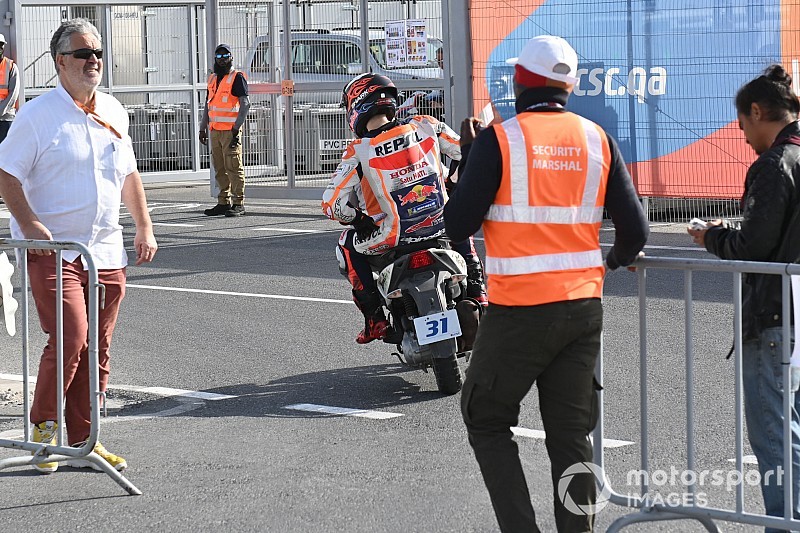 Lorenzo sufre una fisura en una costilla y estará tres semanas de baja