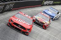 Kevin Harvick gana la pole para Richmond y Suárez en noveno