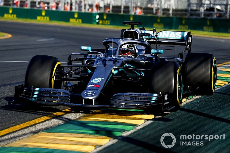 Melbourne, Libere 3: Hamilton detta il passo, la Ferrari più vicina ma si copre
