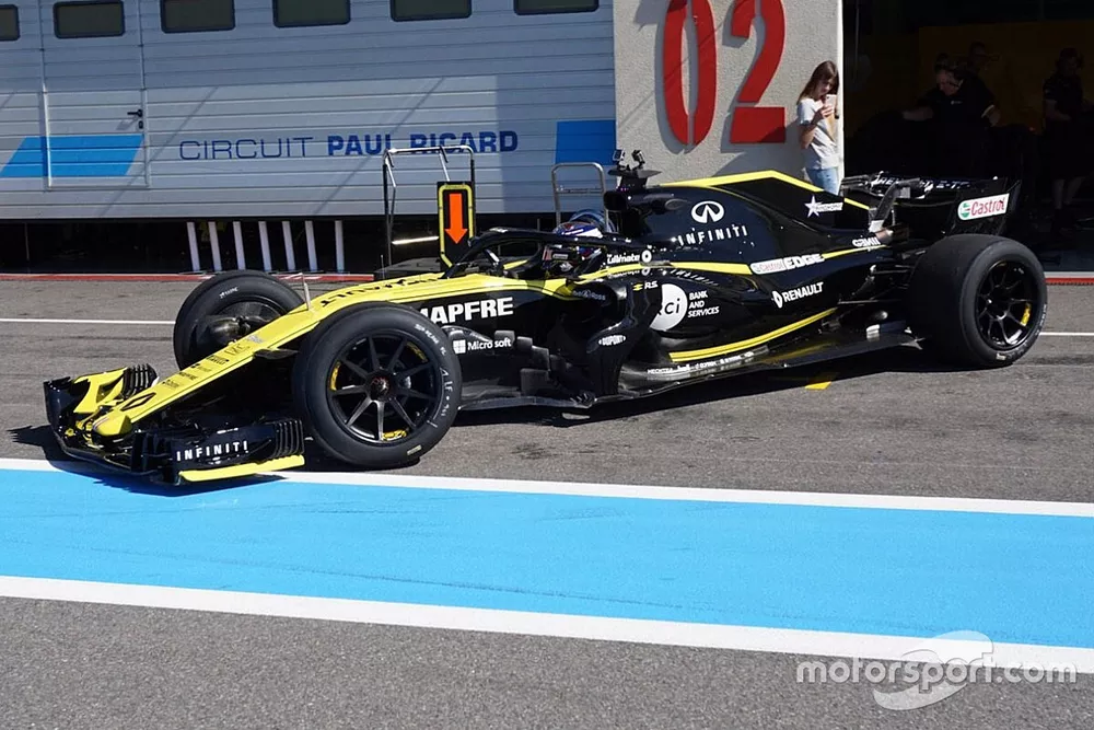 Sergey Sirotkin, Renault F1 Team with 18-inch tyres
